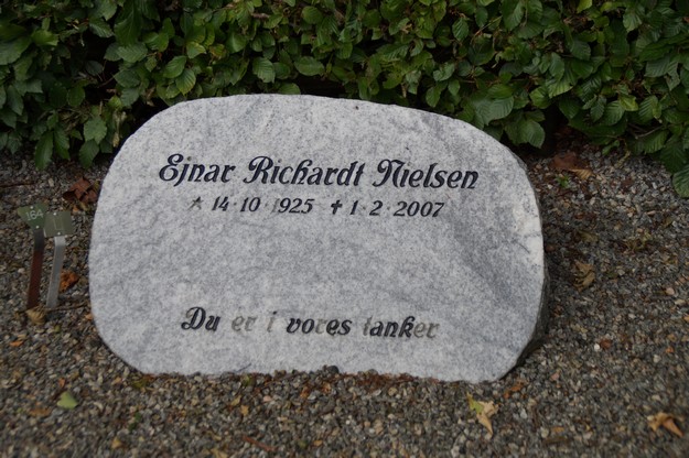 Billede af gravsten på Herning Vestre Kirkegård