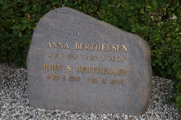 Billede af gravsten på Herning Vestre Kirkegård