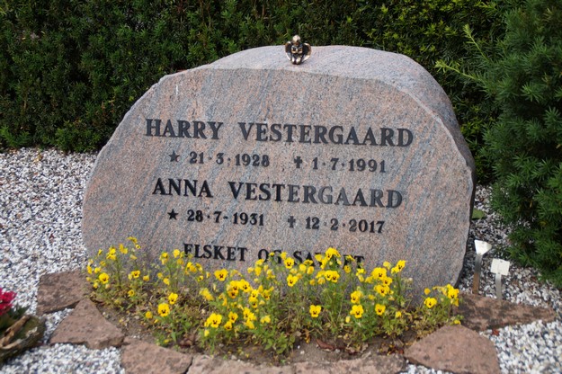Billede af gravsten på Herning Vestre Kirkegård