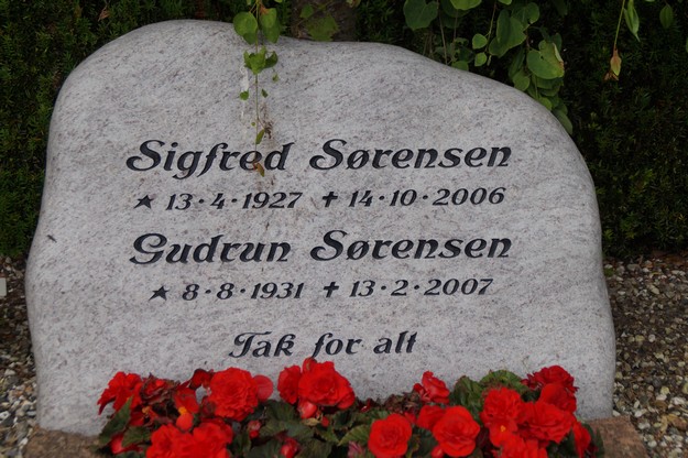 Billede af gravsten på Herning Vestre Kirkegård
