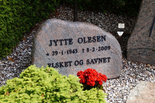 Billede af gravsten på Herning Vestre Kirkegård