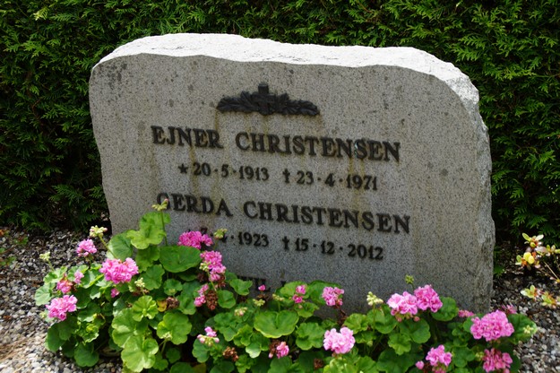 Billede af gravsten på Herning Vestre Kirkegård