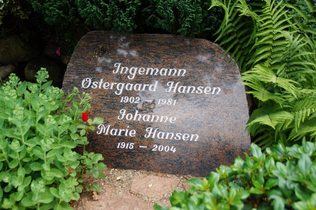 Billede af gravsten på Herning Vestre Kirkegård