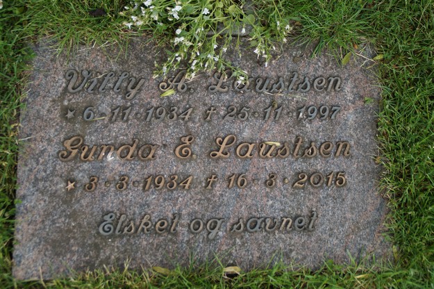 Billede af gravsten på Herning Vestre Kirkegård