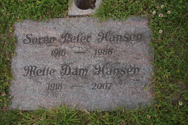 Billede af gravsten på Herning Vestre Kirkegård