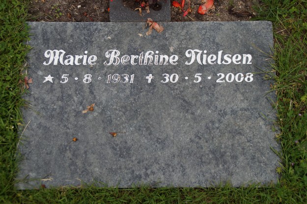 Billede af gravsten på Herning Vestre Kirkegård