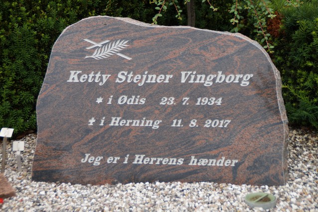 Billede af gravsten på Herning Vestre Kirkegård