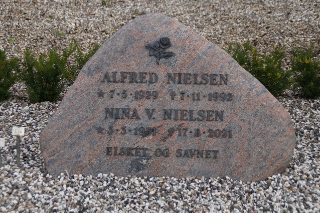 Billede af gravsten på Herning Vestre Kirkegård