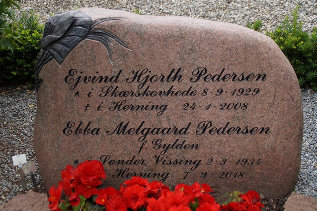 Billede af gravsten på Herning Vestre Kirkegård
