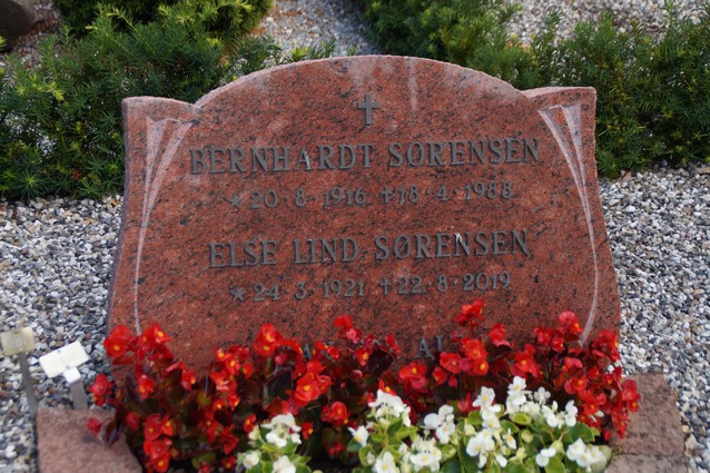 Billede af gravsten på Herning Vestre Kirkegård