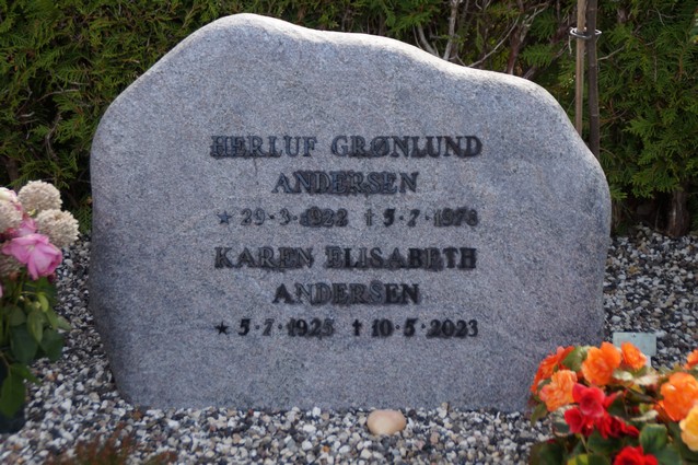 Billede af gravsten på Herning Vestre Kirkegård