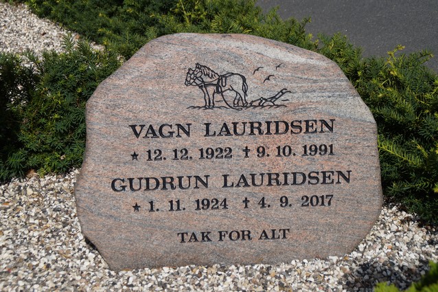 Billede af gravsten på Herning Vestre Kirkegård
