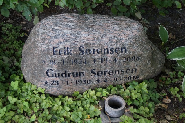 Billede af gravsten på Herning Vestre Kirkegård