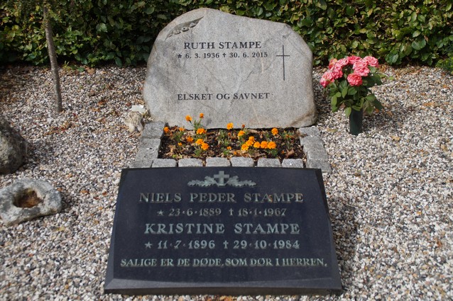 Billede af gravsten på Herning Vestre Kirkegård