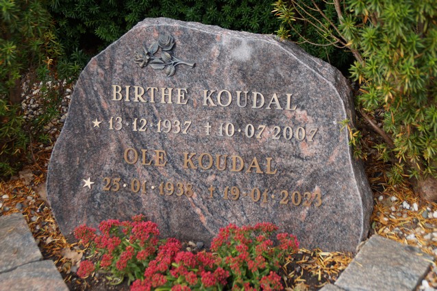Billede af gravsten på Herning Vestre Kirkegård