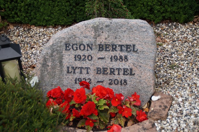 Billede af gravsten på Herning Vestre Kirkegård