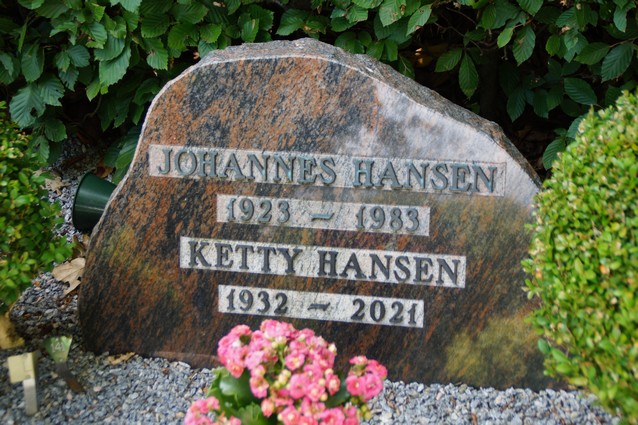 Billede af gravsten på Herning Vestre Kirkegård
