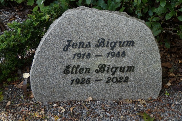 Billede af gravsten på Herning Vestre Kirkegård