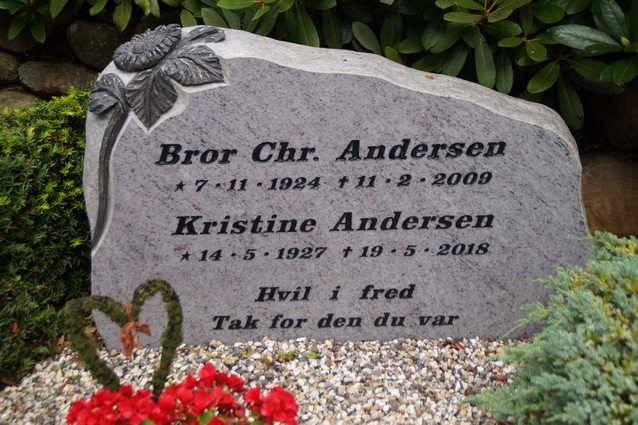 Billede af gravsten på Herning Vestre Kirkegård