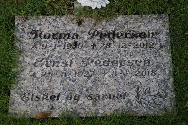 Billede af gravsten på Herning Vestre Kirkegård