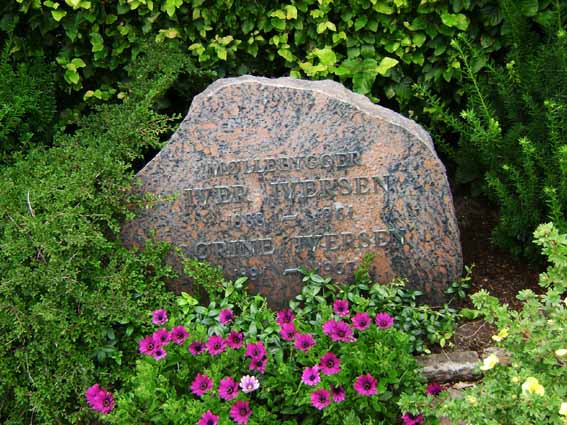 Billede af gravsten på Holstebro Nordre Kirkegård