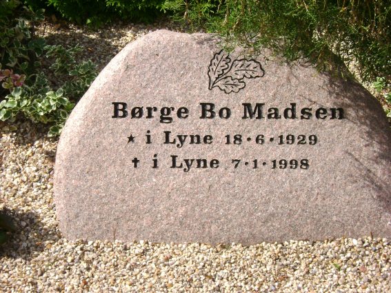 Billede af gravsten på Lyne Kirkegård